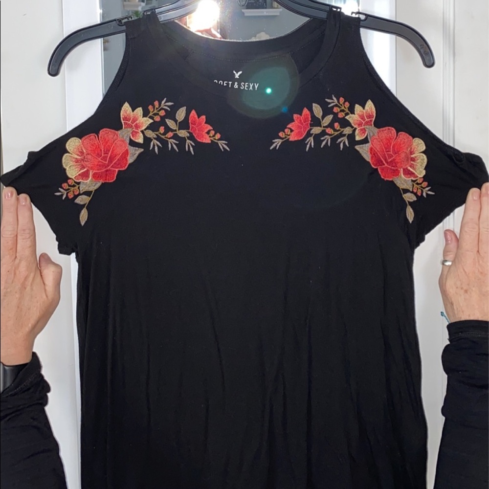 Open shoulder t shirt